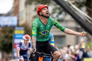 Lauro-Chaman tricampeão mundial de ciclismo de estrada